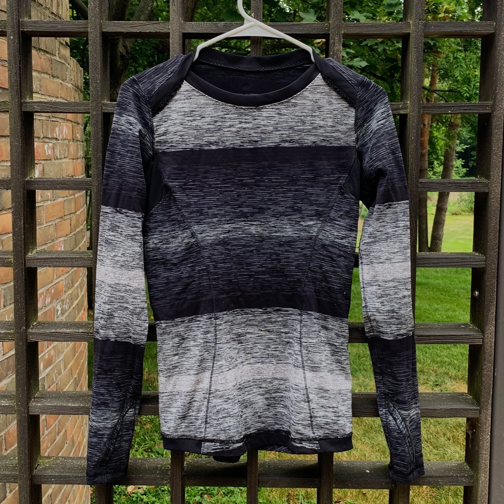 lululemon longleeve gray/black top